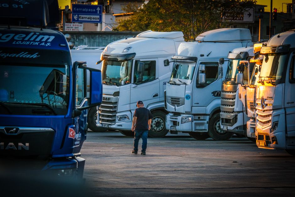 MAN TGX 18.470 – ťahač s plachtovým návesom